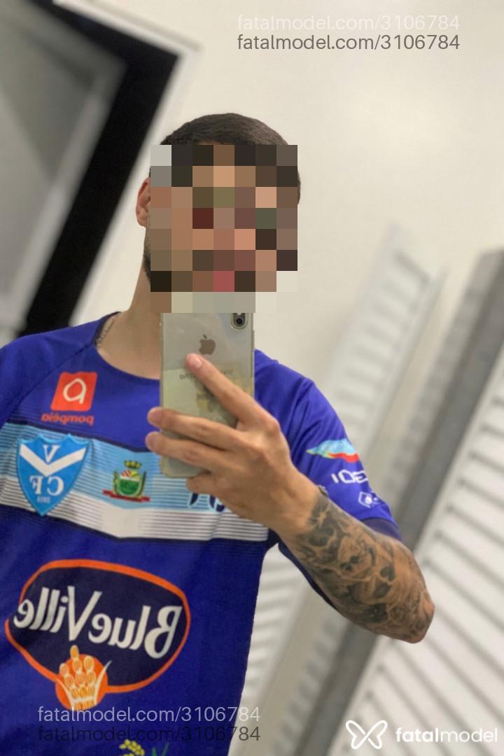 Acompanhante homem com cabelo castanho de olhos castanhos em Balneário Camboriú - Matheus