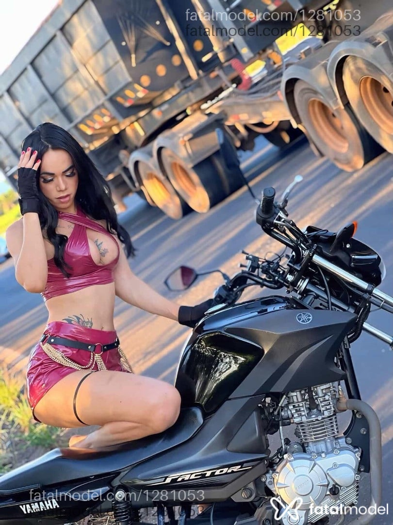 Acompanhante travesti morena (o) de olhos mel em Uberlândia - Milena cortez