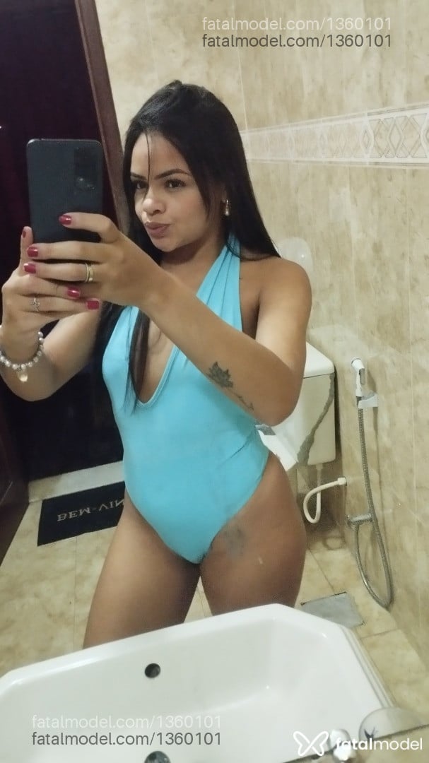 Acompanhante mulher com cabelo castanho de olhos castanhos em Macaé - Karol Nicole