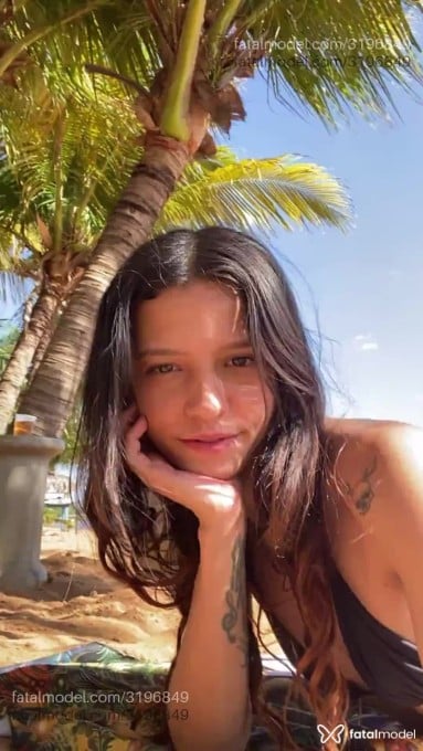Acompanhante mulher com cabelo castanho de olhos castanhos em Virtual - Malzi