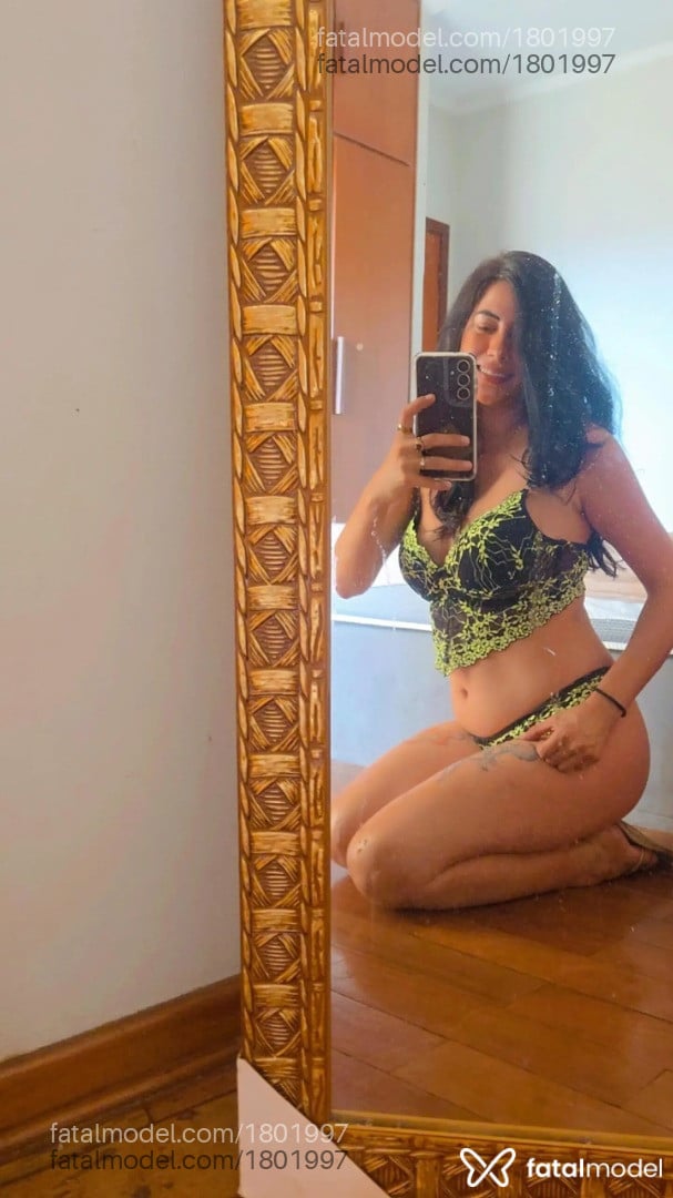 Acompanhante mulher morena (o) de olhos azuis em Marília - Clara
