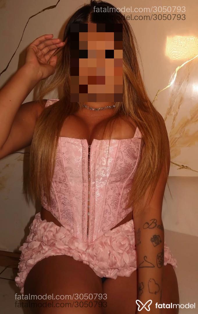 Acompanhante mulher loira (o) de olhos castanhos em Macaé - Larissa