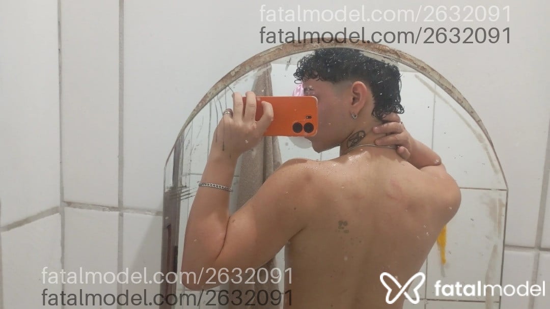 Acompanhante homem com cabelo colorido de olhos castanhos em Bom Jesus das Selvas - Putinhonath