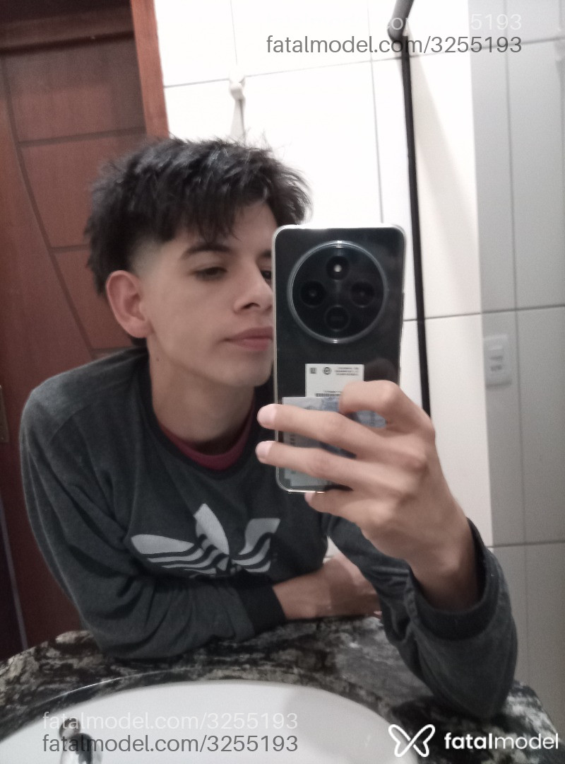 Acompanhante homem morena (o) de olhos mel em Virtual Acompanhante homem morena (o) de olhos mel em Virtual - Fredd Martinez