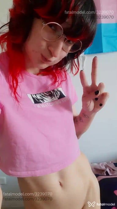 Acompanhante mulher trans com cabelo colorido de olhos castanhos em São Paulo - Ariel Tempezta
