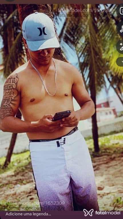 Acompanhante homem com cabelo castanho de olhos castanhos - Victor Silva Acompanhante homem com cabelo castanho de olhos castanhos - Victor Silva