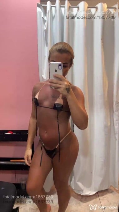 Acompanhante mulher trans com cabelo castanho de olhos castanhos em Araruama - Luana