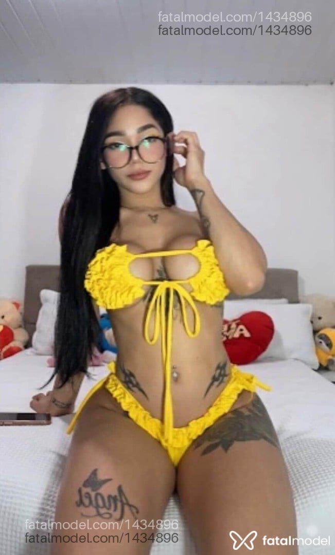 Acompanhante travesti com cabelo castanho de olhos castanhos em Curitiba - Biakhallifa