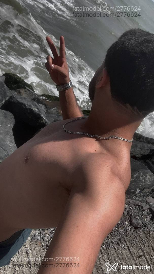 Acompanhante homem morena (o) de olhos castanhos em Itapema - Henrique Santos