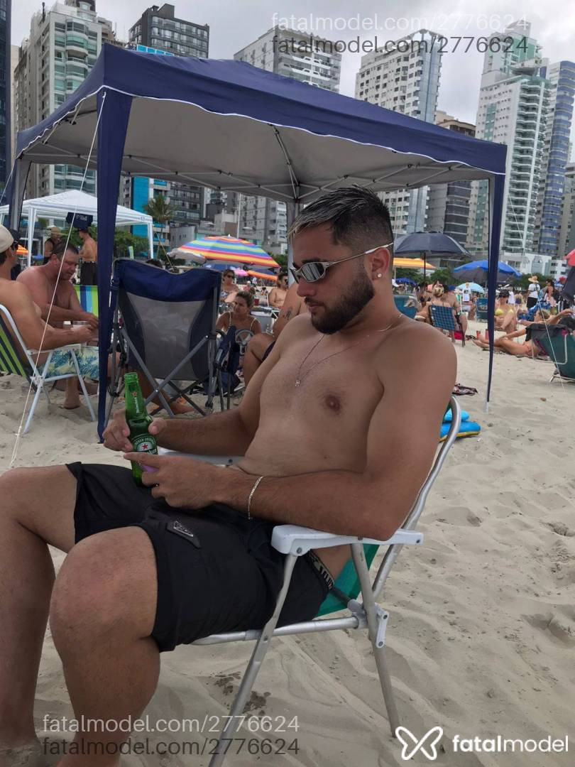 Acompanhante homem morena (o) de olhos castanhos em Itapema - Henrique Santos