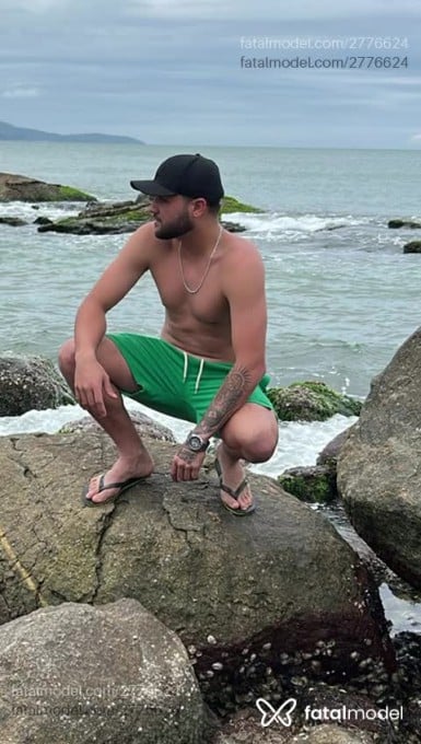 Acompanhante homem morena (o) de olhos castanhos em Itapema - Henrique Santos