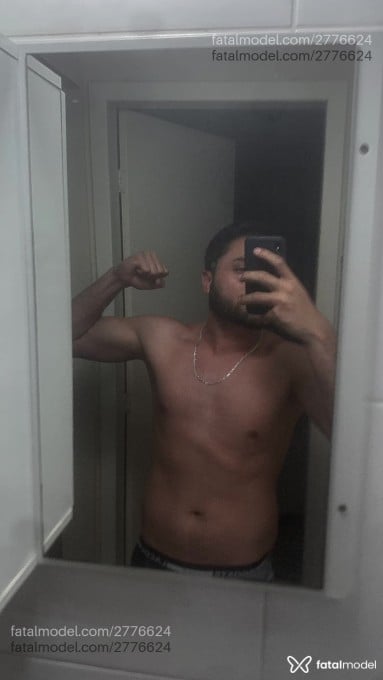 Acompanhante homem morena (o) de olhos castanhos em Itapema - Henrique Santos