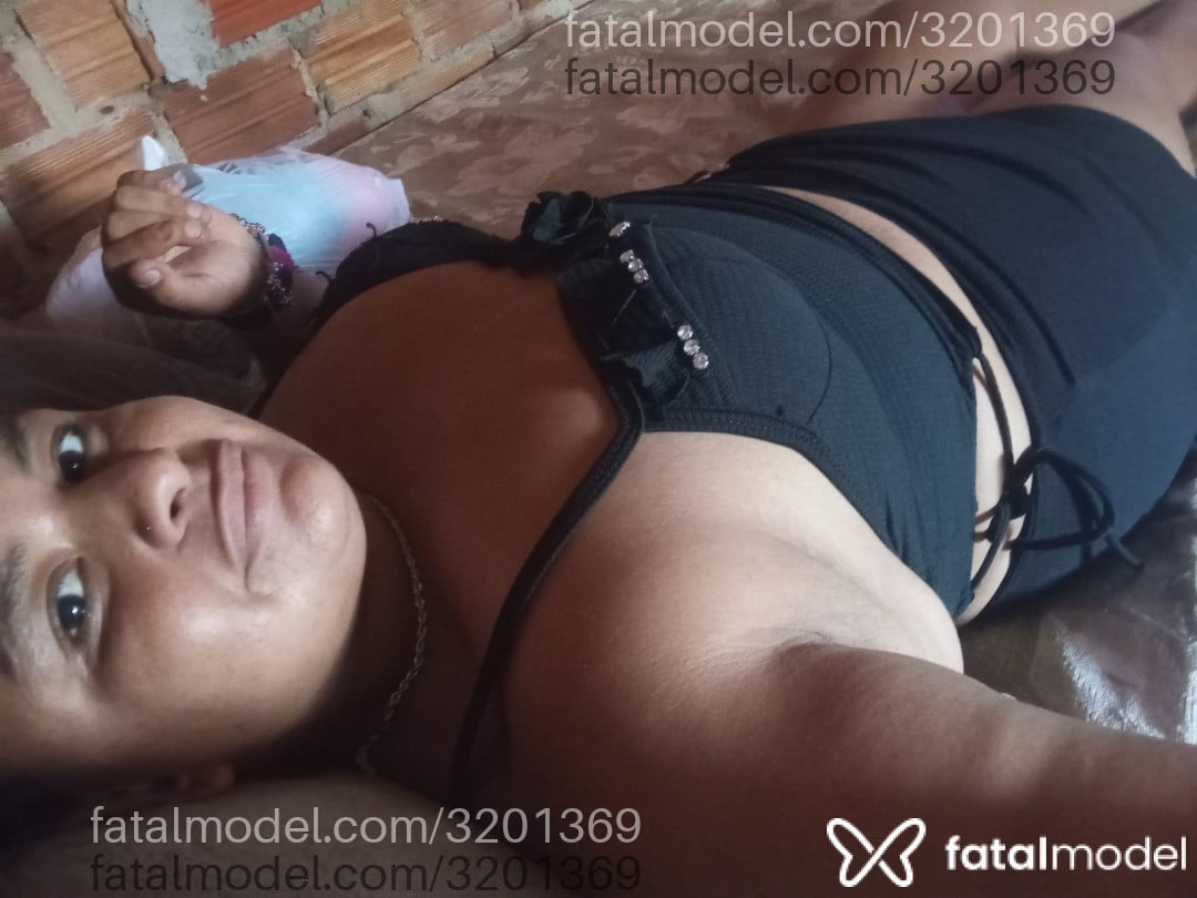 Acompanhante mulher com cabelo colorido de olhos castanhos em Foz do Iguaçu Acompanhante mulher com cabelo colorido de olhos castanhos em Foz do Iguaçu - Kah Kiechle