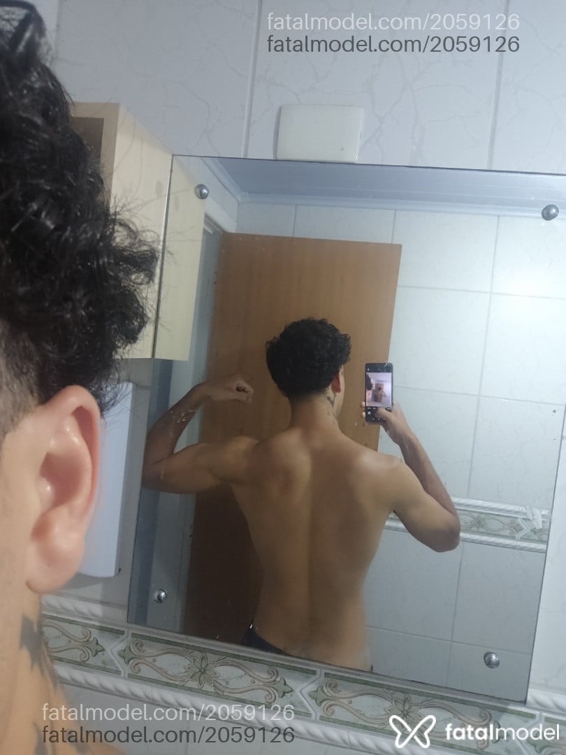 Acompanhante homem morena (o) de olhos castanhos em Tijucas - Luiz Barboza