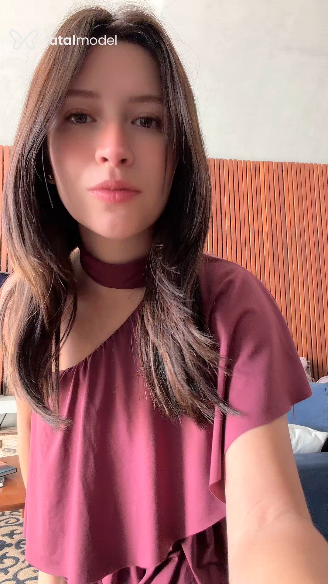 Acompanhante mulher com cabelo castanho de olhos mel - Scarlet Acompanhante mulher com cabelo castanho de olhos mel - Scarlet