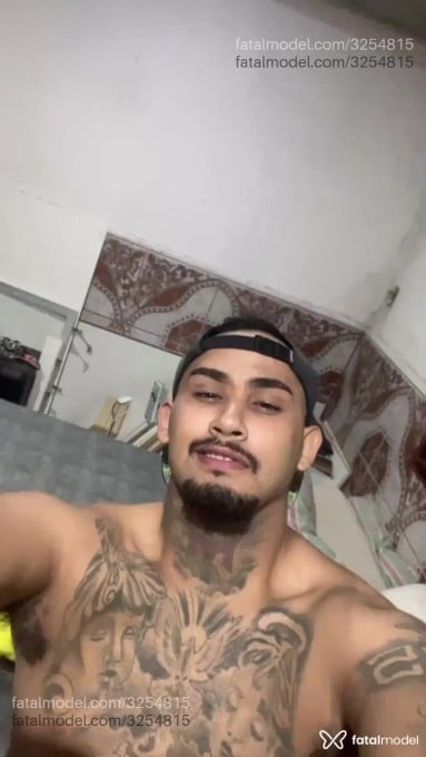 Acompanhante homem com cabelo castanho de olhos castanhos - Adriangb Acompanhante homem com cabelo castanho de olhos castanhos - Adriangb