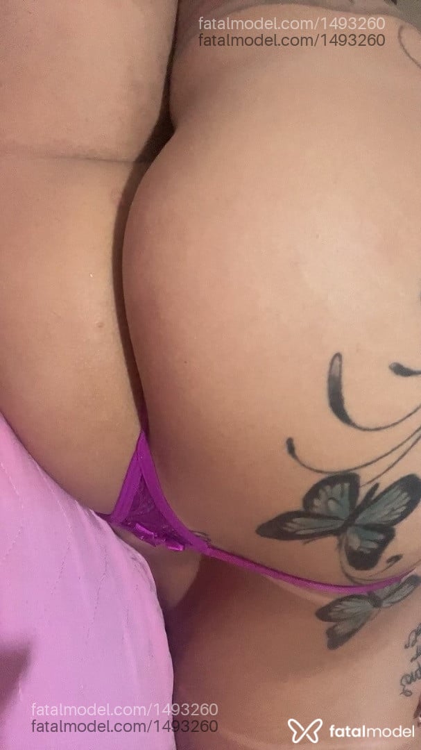 Acompanhante mulher com cabelo castanho de olhos verdes em Leme - Lary Oliveira
