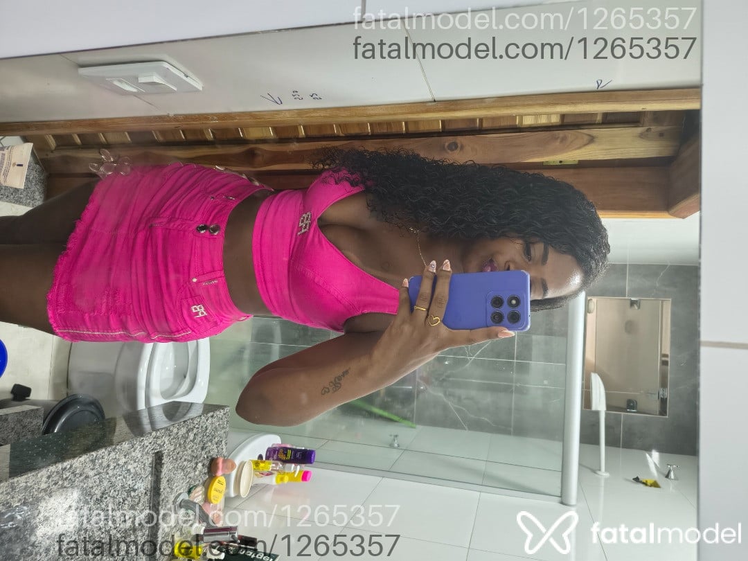 Acompanhante mulher morena (o) de olhos pretos - Pérola negra