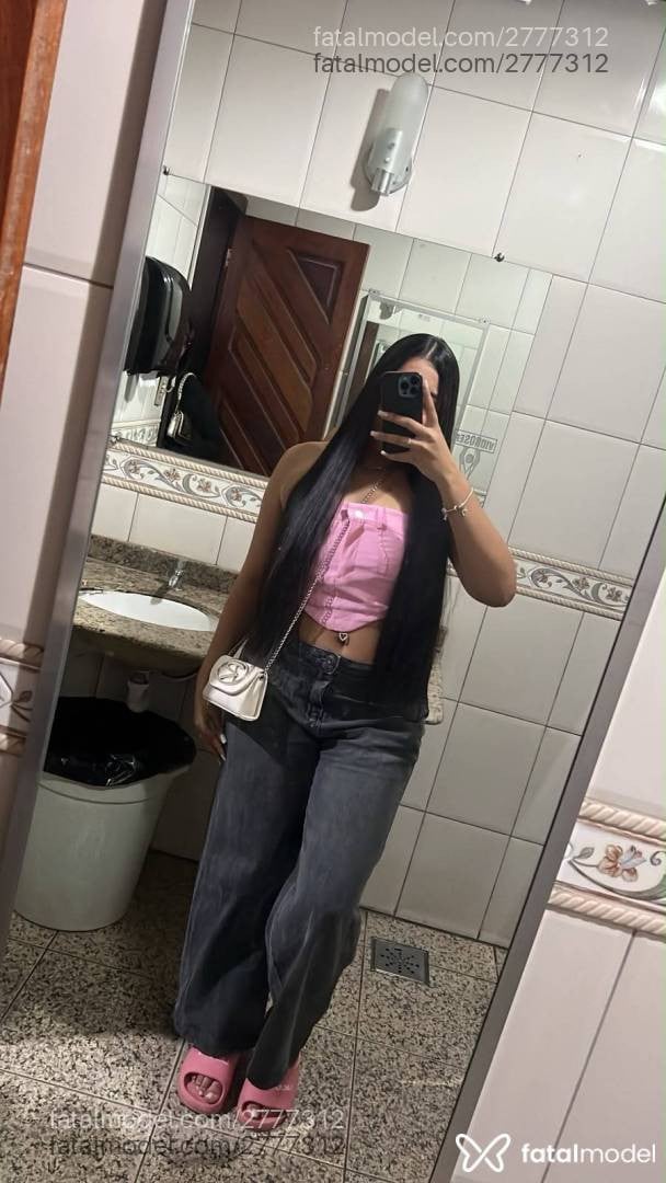Acompanhante mulher morena (o) de olhos castanhos - Letícia Viana