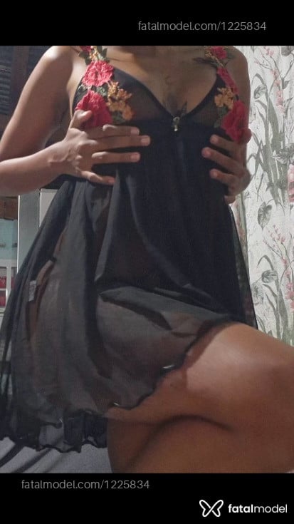 Acompanhante mulher com cabelo castanho de olhos castanhos - Morena dos cachos Acompanhante mulher com cabelo castanho de olhos castanhos - Morena dos cachos
