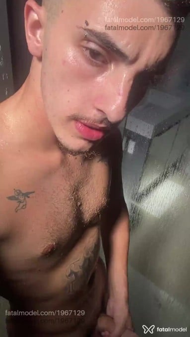 Acompanhante homem com cabelo castanho de olhos mel em Balneário Camboriú Acompanhante homem com cabelo castanho de olhos mel em Balneário Camboriú - Arthur Maximilian