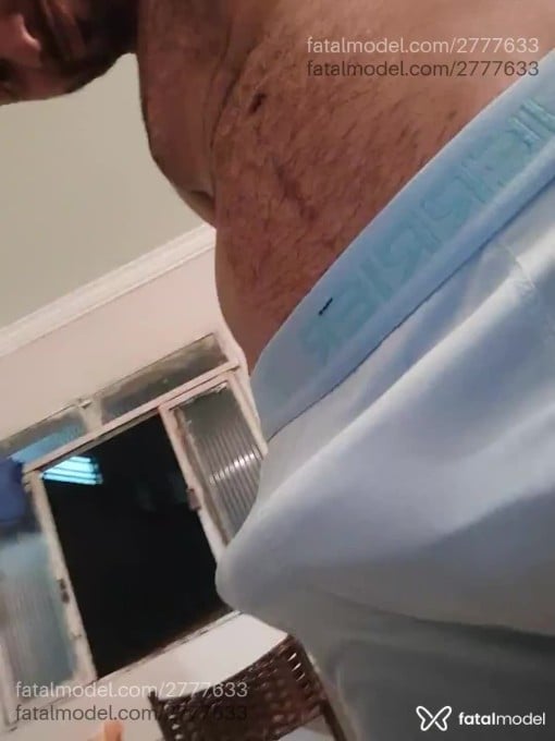 Acompanhante homem com cabelo grisalho de olhos pretos em Belo Horizonte - Thales
