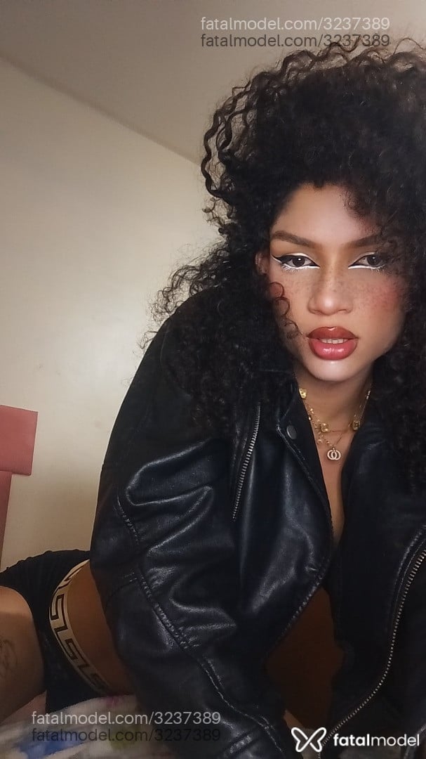 Acompanhante mulher trans morena (o) de olhos castanhos em Virtual - Jolie