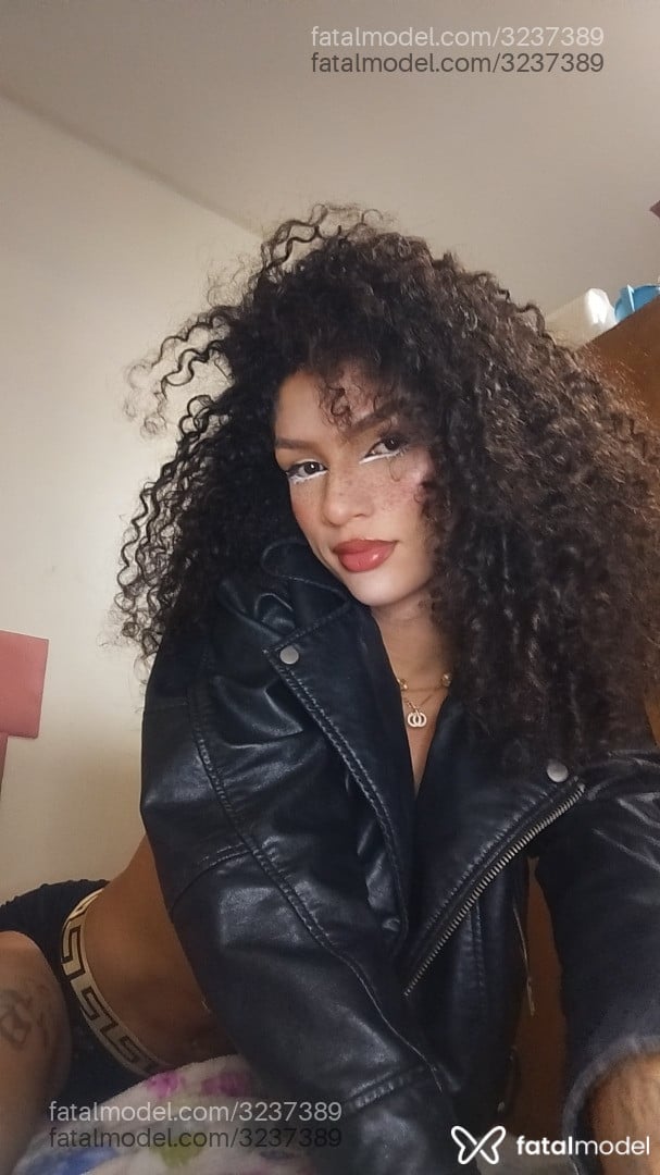 Acompanhante mulher trans morena (o) de olhos castanhos em Virtual - Jolie