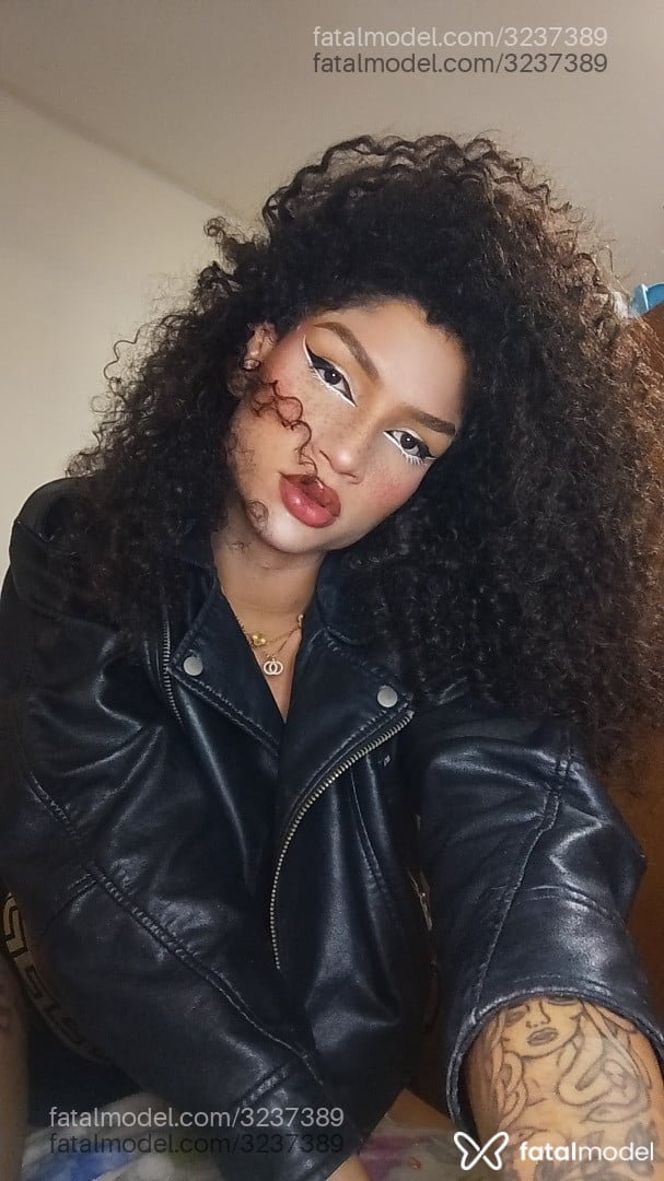 Acompanhante mulher trans morena (o) de olhos castanhos em Virtual - Jolie