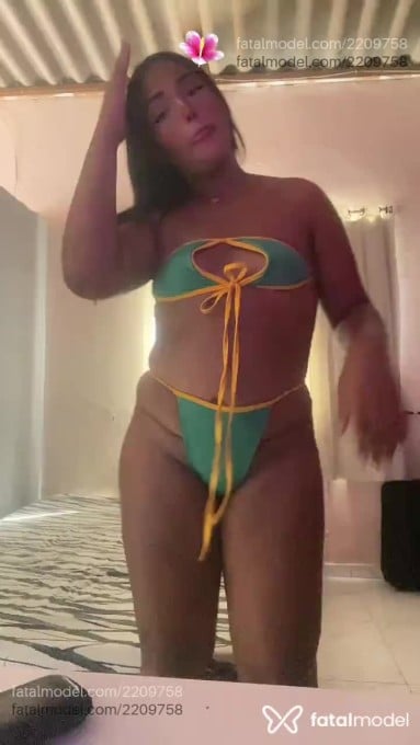 Acompanhante mulher trans com cabelo castanho de olhos pretos em Cachoeiro de Itapemirim - Tainá Alves