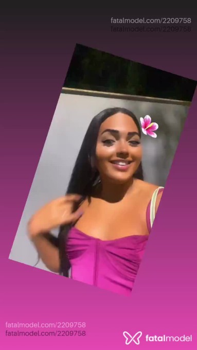Acompanhante mulher trans com cabelo castanho de olhos pretos em Cachoeiro de Itapemirim - Tainá Alves