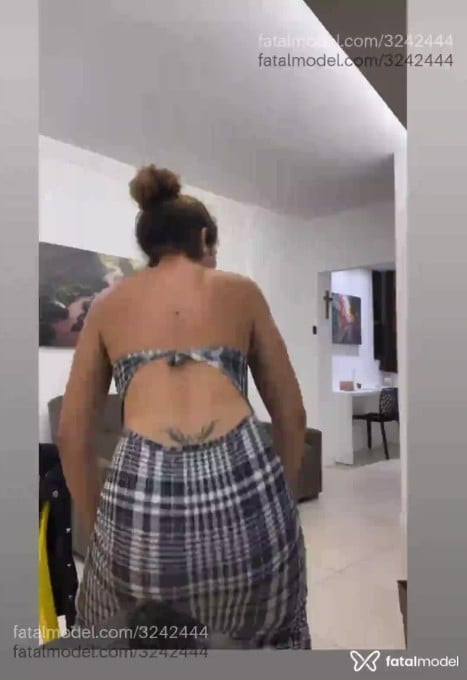 Acompanhante mulher trans com cabelo castanho de olhos pretos em Aracaju - Carol Vieira