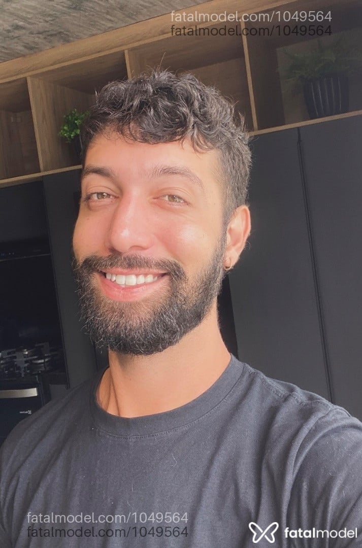 Acompanhante homem com cabelo castanho de olhos verdes em São Paulo - Arthur Alves