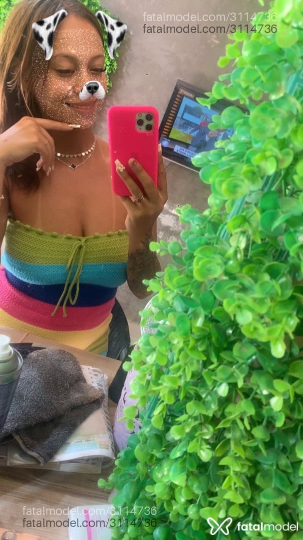 Acompanhante mulher com cabelo castanho de olhos castanhos em Goiânia - Marina