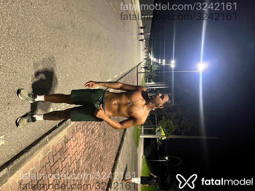 Acompanhante homem morena (o) de olhos pretos em Penha Acompanhante homem morena (o) de olhos pretos em Penha - Alexx