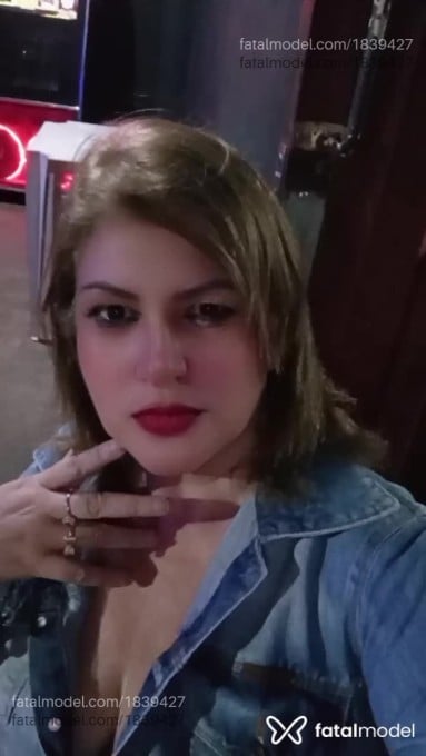 Acompanhante mulher loira (o) de olhos castanhos em Birigui - Lilid