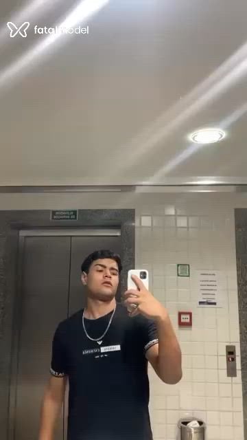 Acompanhante homem morena (o) de olhos castanhos - Luan