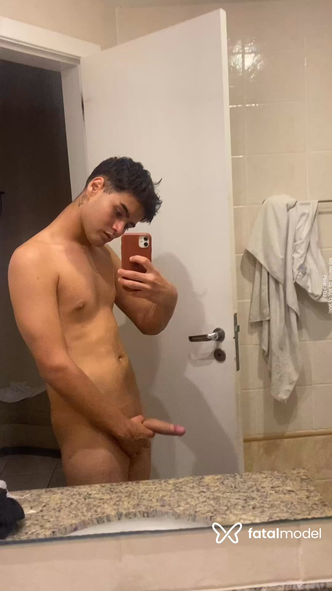 Acompanhante homem morena (o) de olhos castanhos - Luan