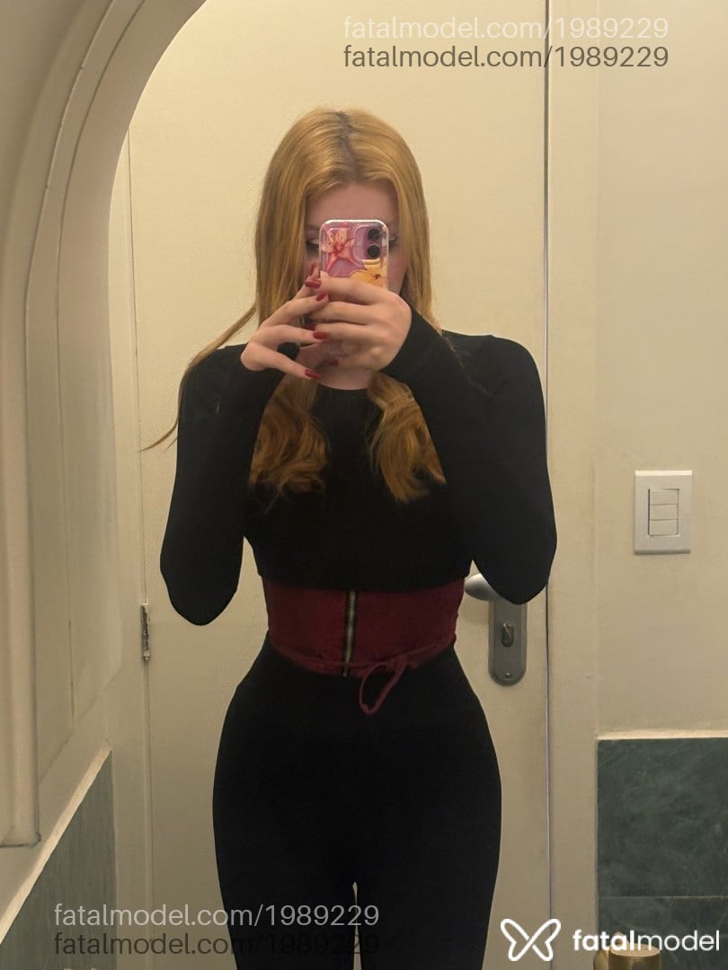 Acompanhante mulher trans com cabelo castanho de olhos mel em Campinas - Cecília Richthofen