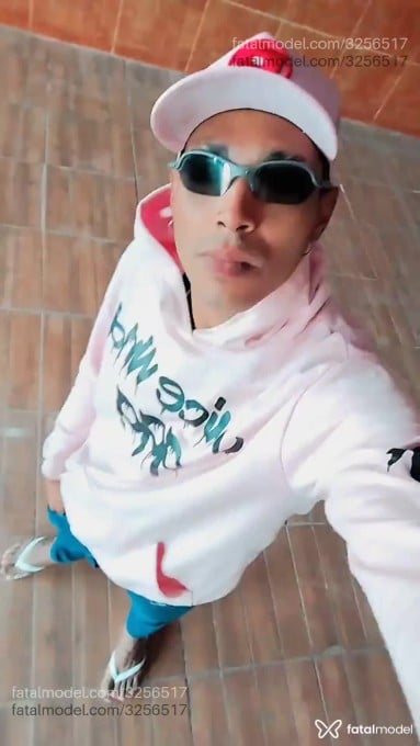 Acompanhante homem morena (o) de olhos castanhos em Morrinhos - Morenooh