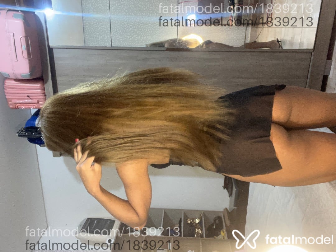 Acompanhante mulher trans com cabelo castanho de olhos pretos em São Paulo - Vanessa Leal