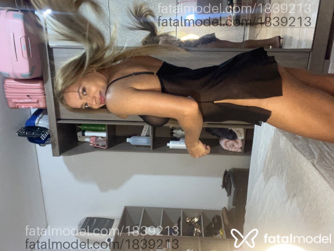 Acompanhante mulher trans com cabelo castanho de olhos pretos em São Paulo - Vanessa Leal