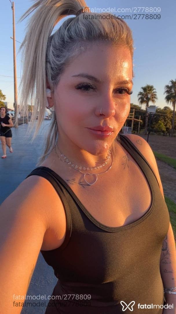Acompanhante mulher com cabelo castanho de olhos castanhos em Votuporanga - Chloe