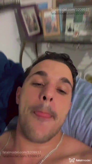 Acompanhante homem com cabelo castanho de olhos castanhos em Itapecerica da Serra Acompanhante homem com cabelo castanho de olhos castanhos em Itapecerica da Serra - Ventura