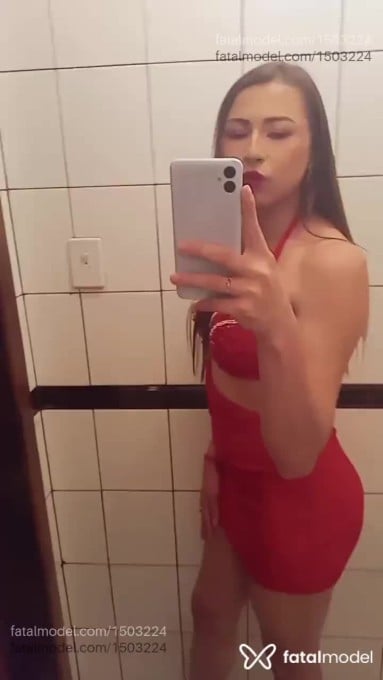 Acompanhante mulher trans com cabelo castanho de olhos castanhos em Guarapuava - Rebeka