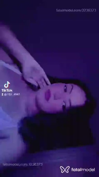 Acompanhante mulher morena (o) de olhos castanhos - Lexiezinha