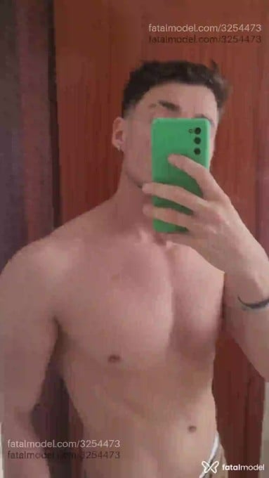 Acompanhante homem morena (o) de olhos castanhos em Votuporanga Acompanhante homem morena (o) de olhos castanhos em Votuporanga - Leonzin