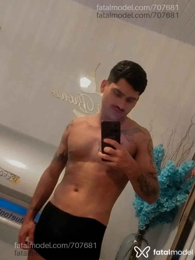 Acompanhante homem com cabelo castanho de olhos mel - Fernando Acompanhante homem com cabelo castanho de olhos mel - Fernando