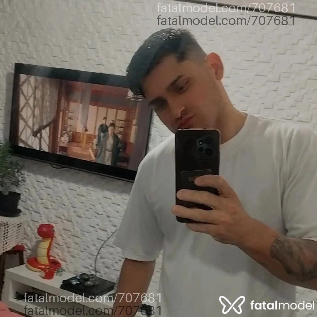 Acompanhante homem com cabelo castanho de olhos mel - Fernando Acompanhante homem com cabelo castanho de olhos mel - Fernando