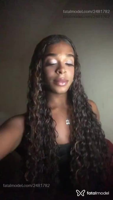 Acompanhante mulher trans com cabelo castanho de olhos mel em Leopoldina - Yanaxx